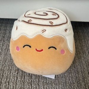 Small cinnamon, and flip-able squishmellow